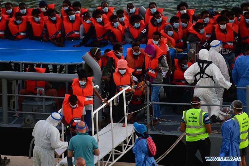 Un groupe de 94 migrants secourus en mer ont débarqué à Malte