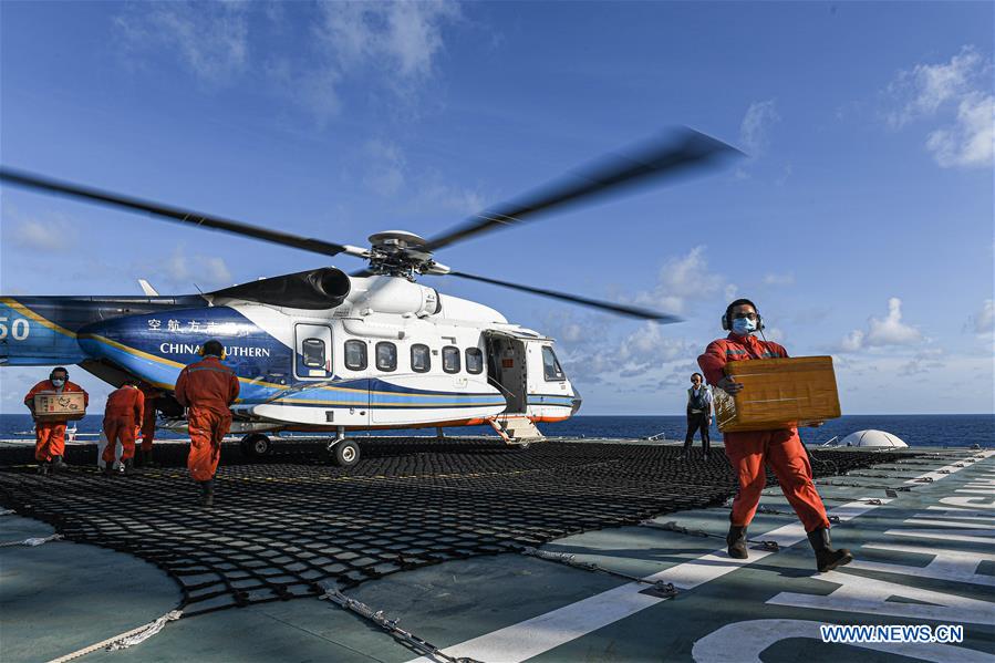 Chine : des travailleurs sur une plate-forme pétrolière en mer de Chine méridionale