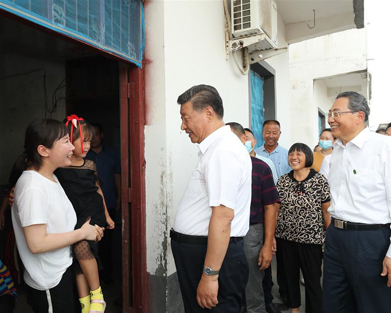 Xi Jinping rend visite aux habitants affectés par les inondations dans l'Anhui