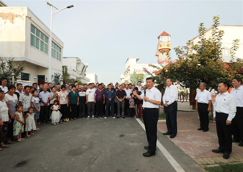 Xi Jinping rend visite aux habitants affectés par les inondations dans l'Anhui