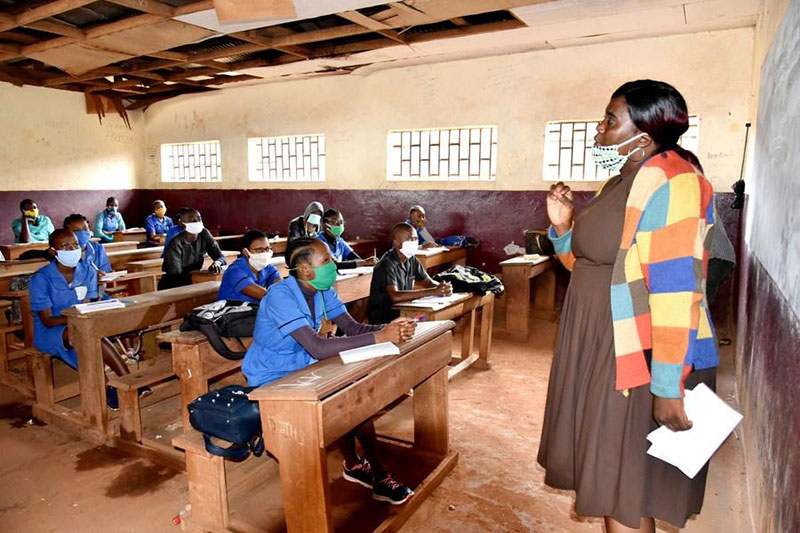 Les écoles devraient rouvrir à travers le monde malgré les défis du COVID-19