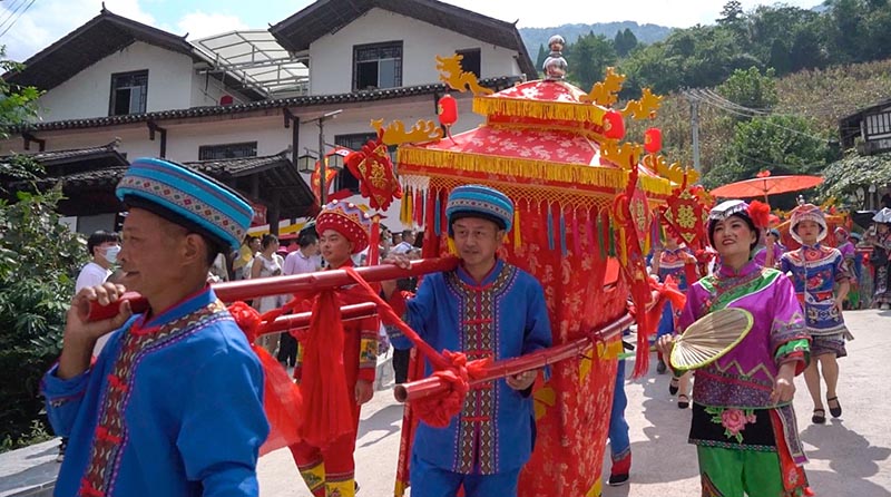 Les Tujia célèbrent la ? Saint-Valentin de l'orient ? dans le Hubei 