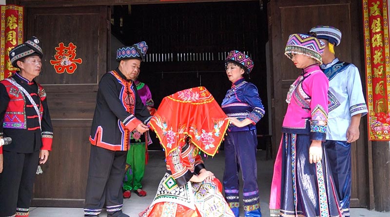 Les Tujia célèbrent la ? Saint-Valentin de l'orient ? dans le Hubei 