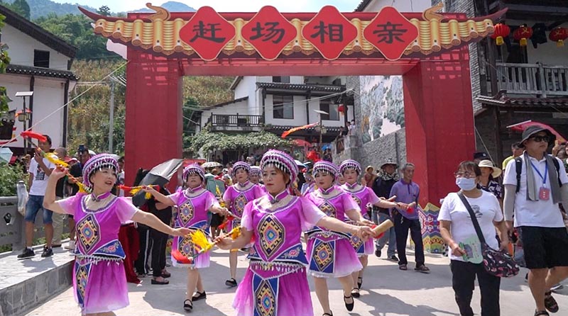 Les Tujia célèbrent la ? Saint-Valentin de l'orient ? dans le Hubei 