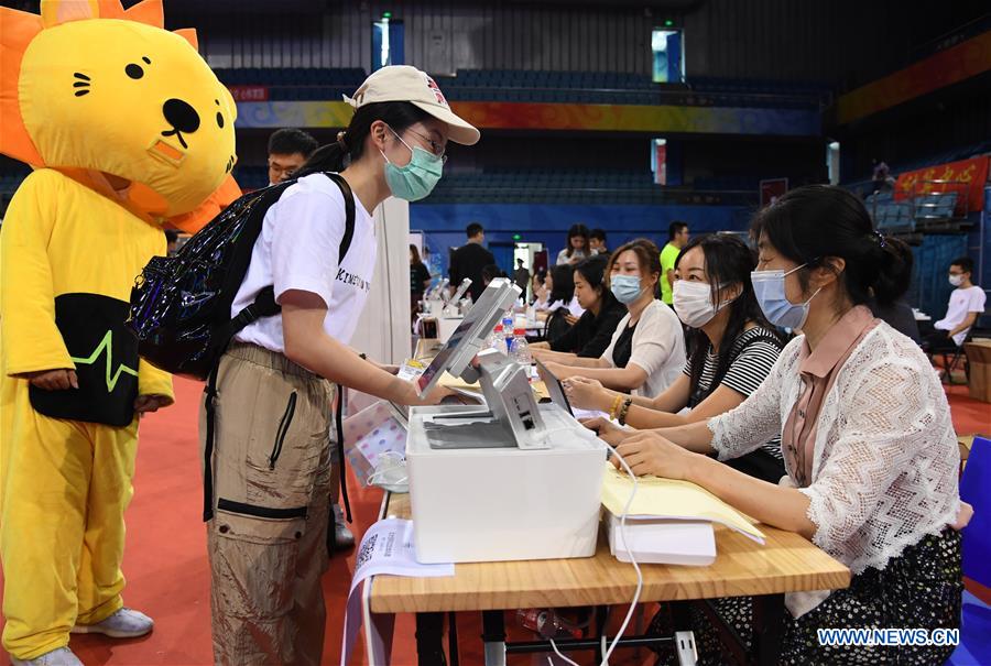 Les universités de Beijing accueillent les étudiants dans un contexte de contr?le de l'épidémie