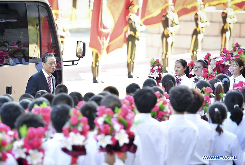 La Chine organise une réunion pour saluer les modèles dans la lutte contre le COVID-19