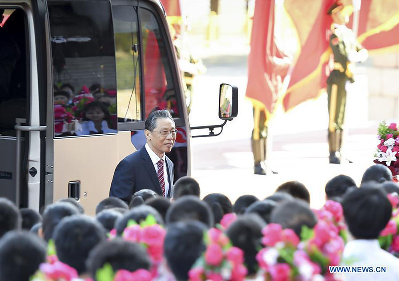 La Chine organise une réunion pour saluer les modèles dans la lutte contre le COVID-19