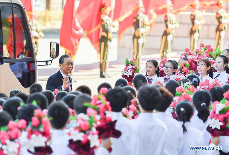 La Chine organise une réunion pour saluer les modèles dans la lutte contre le COVID-19