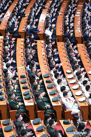 La Chine organise une réunion pour saluer les modèles dans la lutte contre le COVID-19