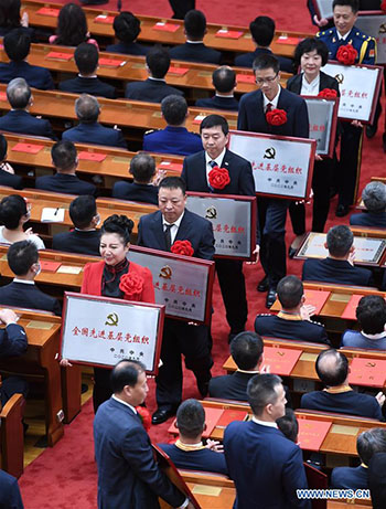 La Chine organise une réunion pour saluer les modèles dans la lutte contre le COVID-19