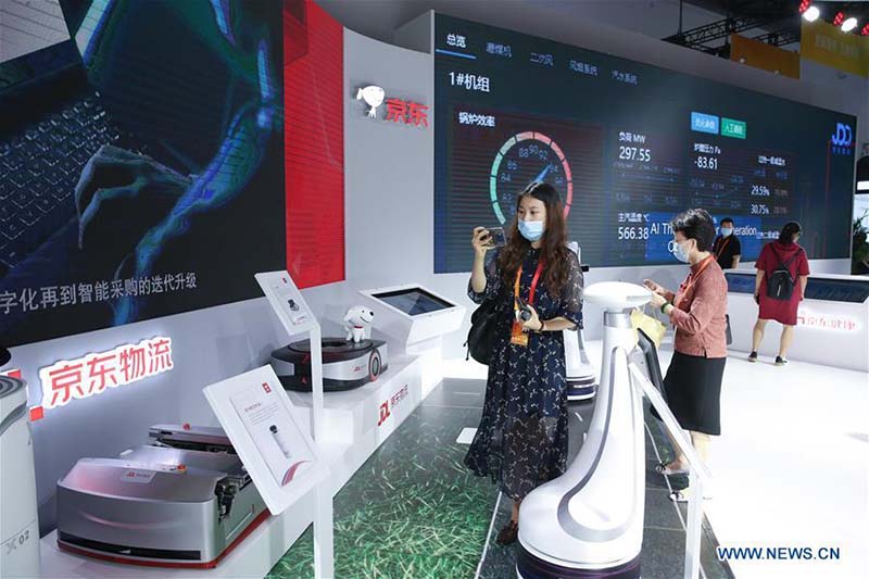 Les entreprises chinoises présentent leurs dernières innovations et technologies au salon du commerce des services de Beijing