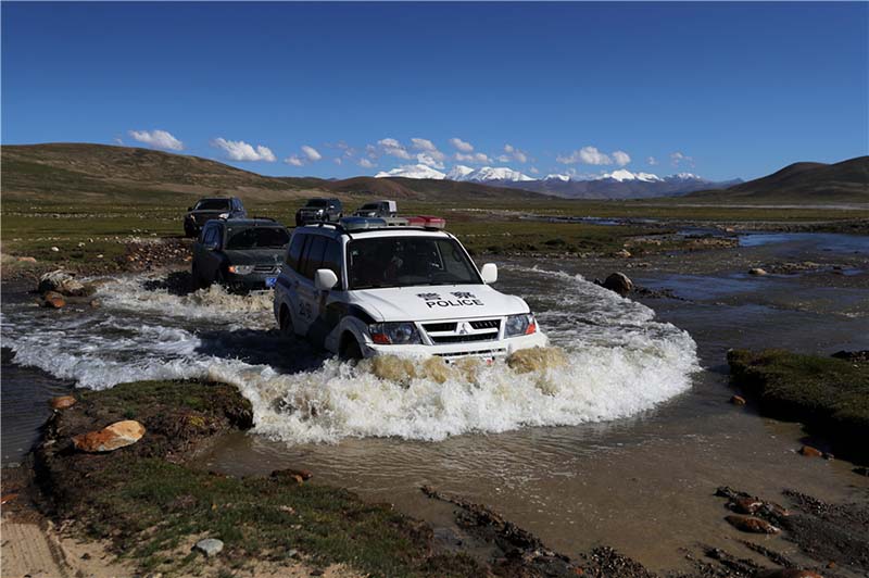 A la découverte du plus haut poste de police de Chine, au Tibet