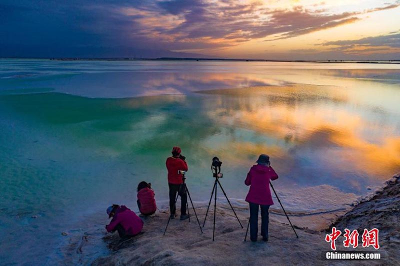 En photos : Le ? lac de jade ? dans la province du Qinghai