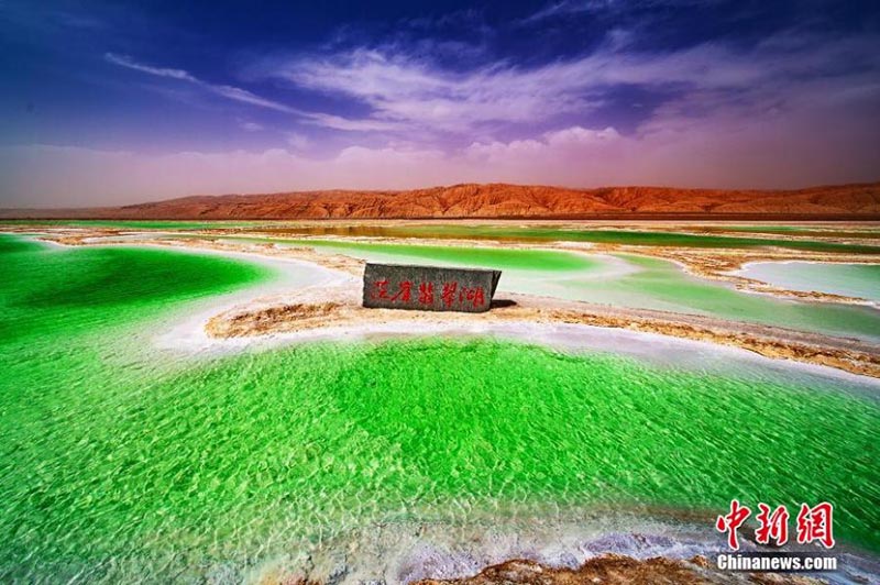 En photos : Le ? lac de jade ? dans la province du Qinghai