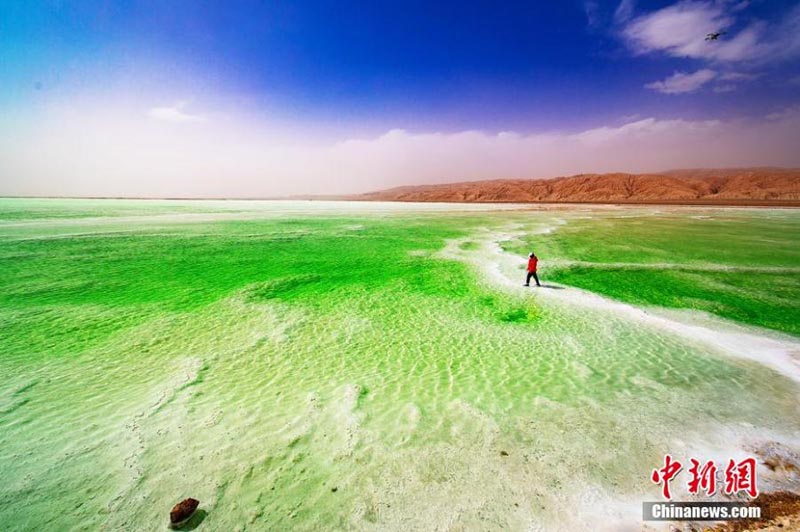 En photos : Le ? lac de jade ? dans la province du Qinghai