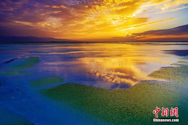 En photos : Le ? lac de jade ? dans la province du Qinghai