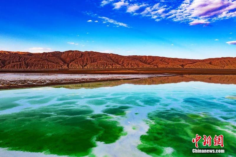 En photos : Le ? lac de jade ? dans la province du Qinghai