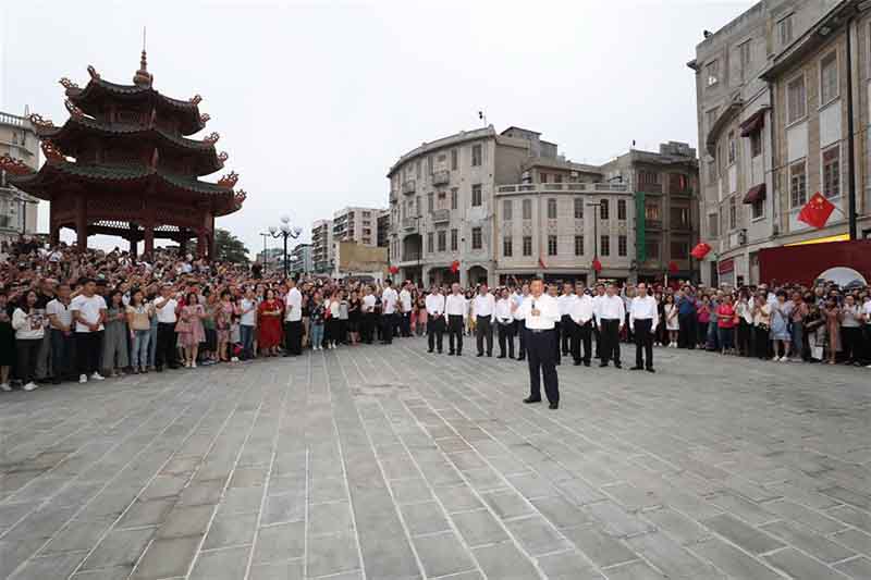 Xi Jinping inspecte la ville de Shantou