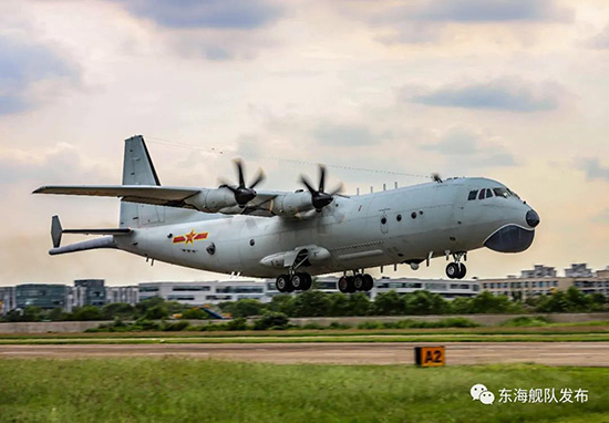 L'avion anti-sous-marins Y-8 de la marine chinoise star du détroit de Taiwan