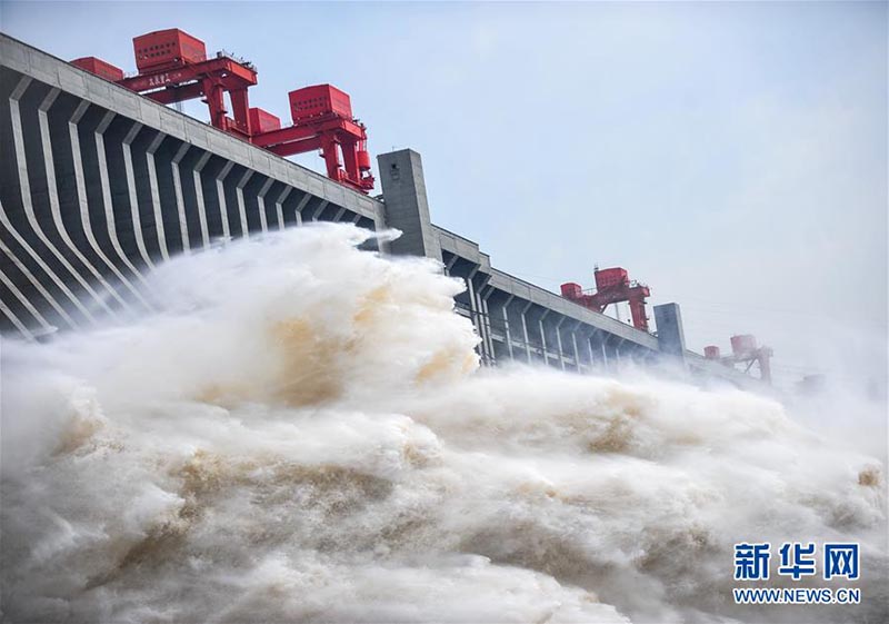 Le barrage des Trois Gorges remplit des r?les clés dans le contr?le des inondations, la production d'électricité et le transport fluvial