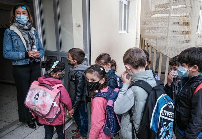 France : une rentrée scolaire en plein reconfinement