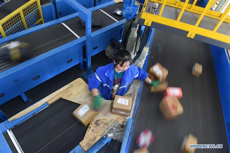 Les entreprises logistiques se préparent pour la fête du shopping du Double 11 en Chine