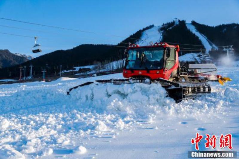 Les stations de ski autour d'Urumqi se préparent pour la nouvelle saison de neige