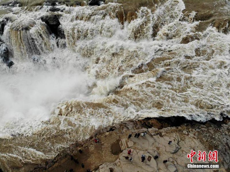 Le spectaculaire paysage d'hiver de la cascade de Hukou dans la province du Shanxi