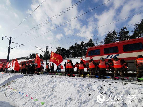 La ligne ferroviaire à grande vitesse en zone de haute altitude et de températures basses la plus au nord de la Chine en construction