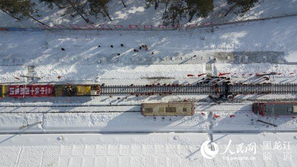 La ligne ferroviaire à grande vitesse en zone de haute altitude et de températures basses la plus au nord de la Chine en construction