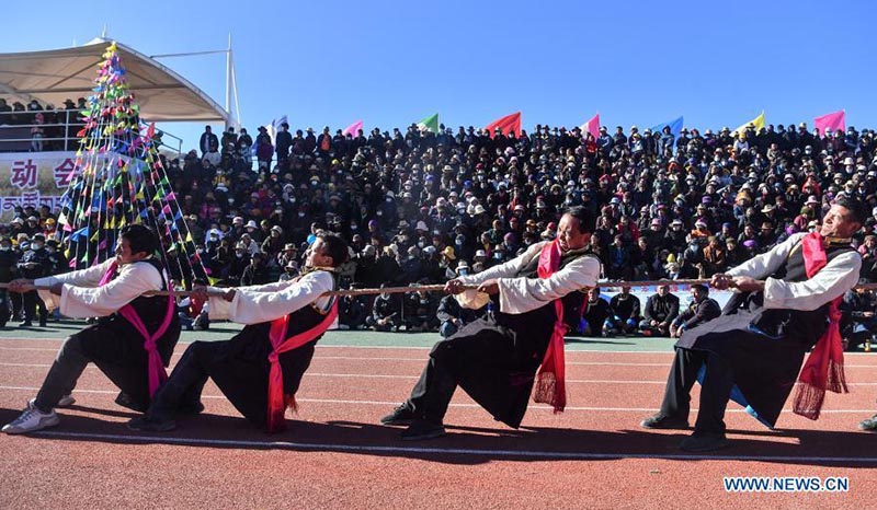 Début de la première compétition sportive des agriculteurs dans le comté de Zhanang au Tibet