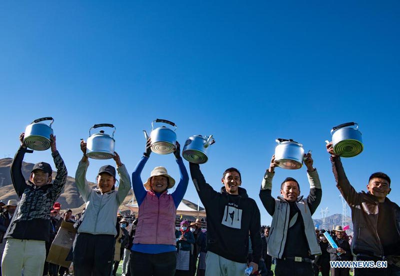 Début de la première compétition sportive des agriculteurs dans le comté de Zhanang au Tibet