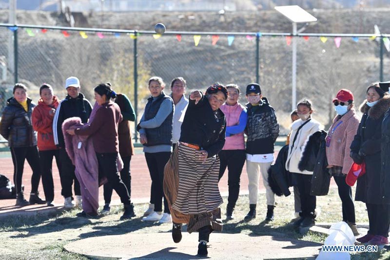 Début de la première compétition sportive des agriculteurs dans le comté de Zhanang au Tibet