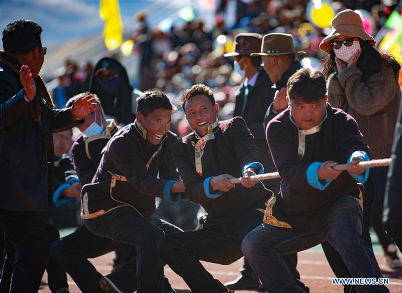 Début de la première compétition sportive des agriculteurs dans le comté de Zhanang au Tibet