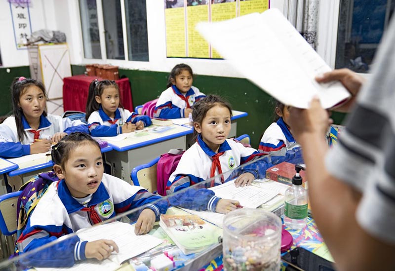 La prospérité sur le plateau : l'enseignement gratuit pendant 15 ans de la maternelle au lycée