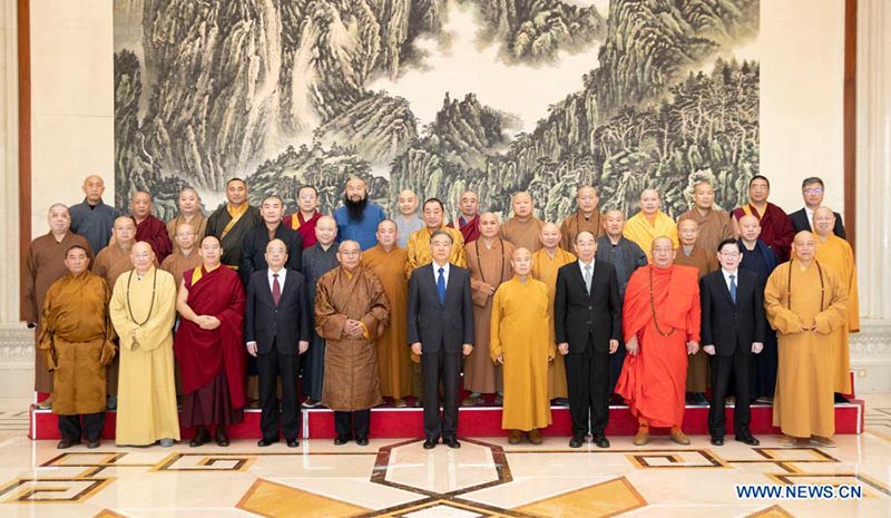 Le plus haut conseiller politique chinois rencontre les dirigeants bouddhistes et tao?stes chinois