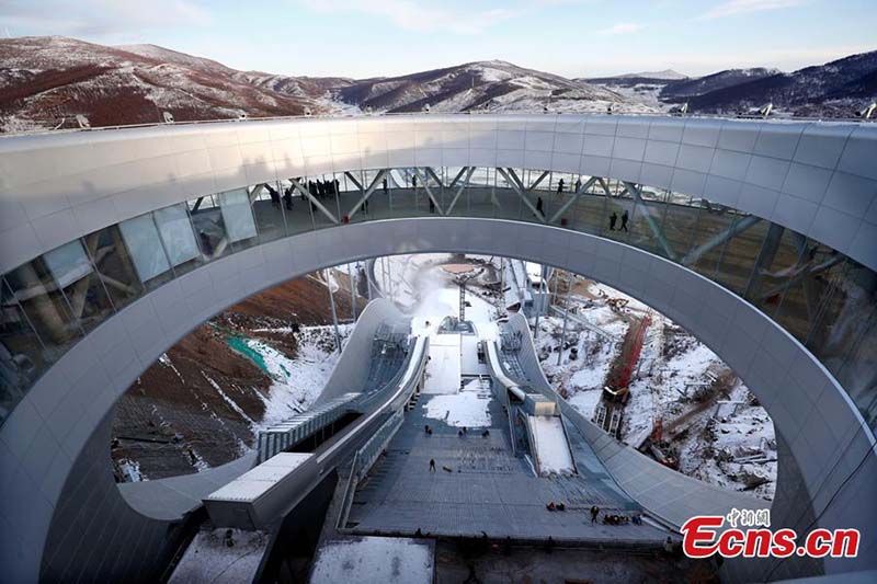 Le centre national de saut à ski des JO d'hiver de Beijing accélère les travaux de construction