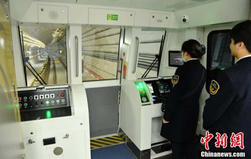 A la découverte de la première ligne de métro entièrement automatisée et sans conducteur de l'ouest de la Chine