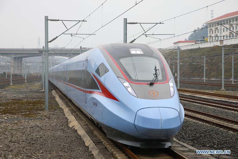 Un nouveau train à grande vitesse Fuxing a commencé à circuler dans le sud-ouest de la Chine