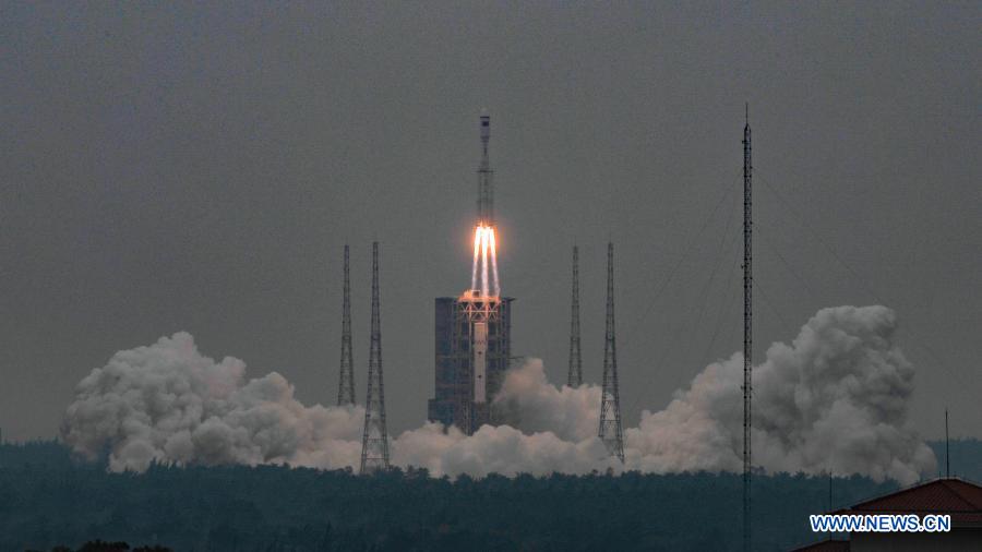 Chine : vol inaugural d'une nouvelle fusée porteuse Longue Marche-8