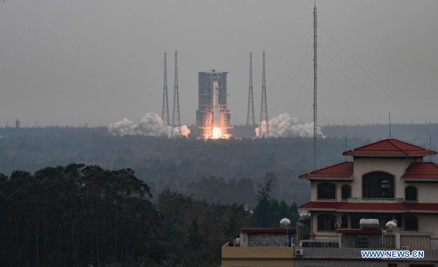 Chine : vol inaugural d'une nouvelle fusée porteuse Longue Marche-8