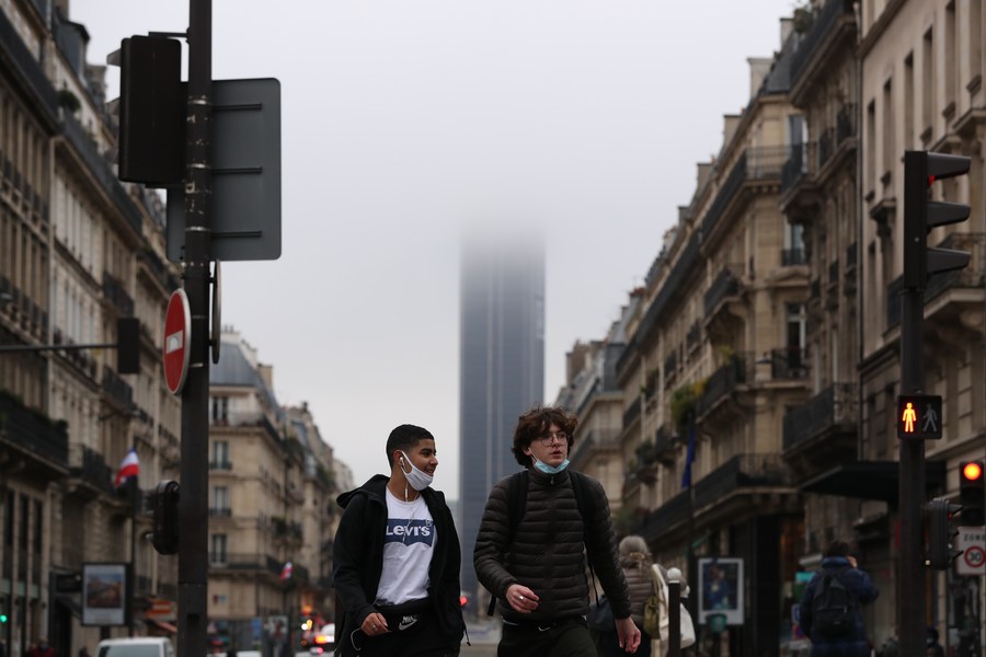 La France inaugure la campagne de vaccination contre le COVID-19