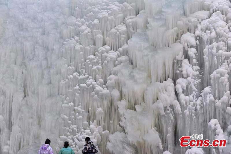 Un monde merveilleux de glace dans le nord-ouest de la Chine