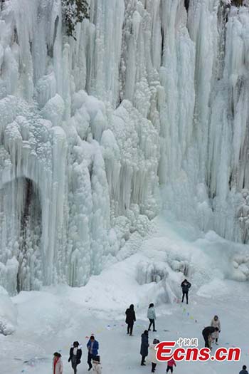 Un monde merveilleux de glace dans le nord-ouest de la Chine