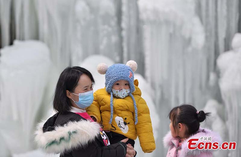 Un monde merveilleux de glace dans le nord-ouest de la Chine