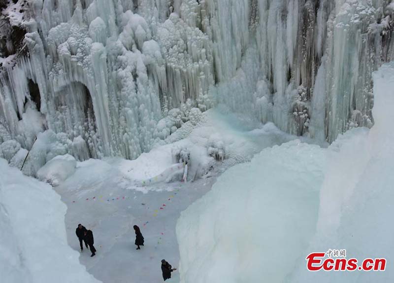 Un monde merveilleux de glace dans le nord-ouest de la Chine