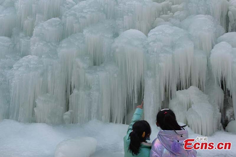 Un monde merveilleux de glace dans le nord-ouest de la Chine