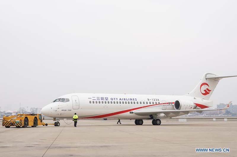 Chine : avion de ligne ARJ21 à Shanghai