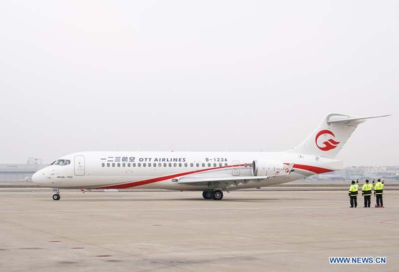 Chine : avion de ligne ARJ21 à Shanghai