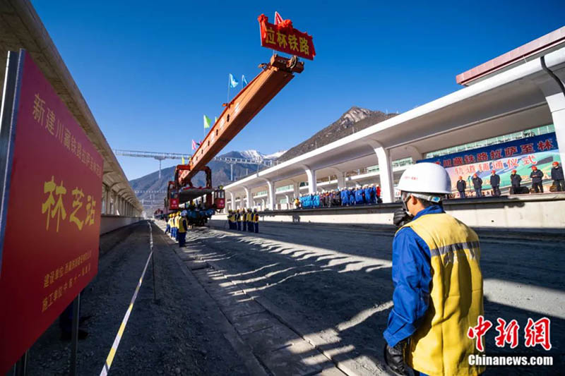 Le train à grande vitesse Fuxing bient?t mis en service au Tibet